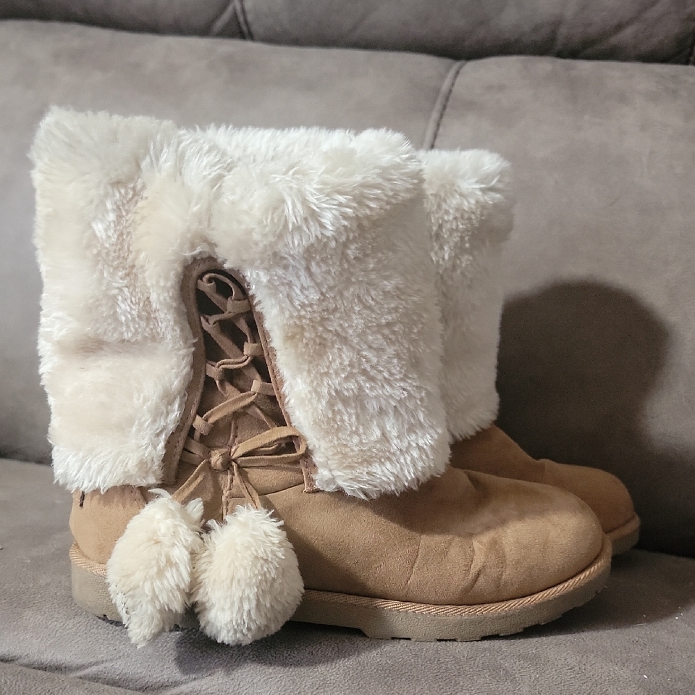 Cozy Tan Fur-Lined Women's Boots